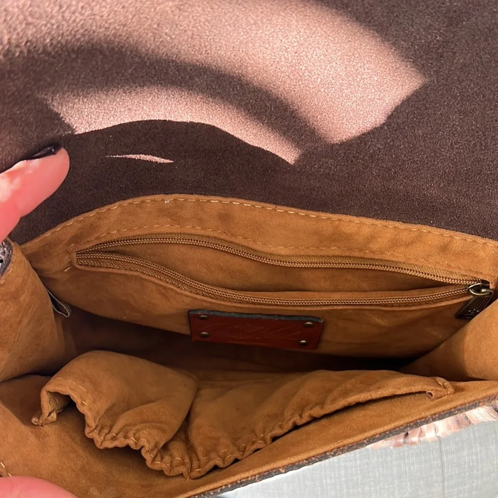 Patricia Nash leather crossbody. Gently used but nearly new - Picture 3 of 5